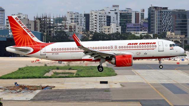 VT-EXI:Airbus A320:Air India